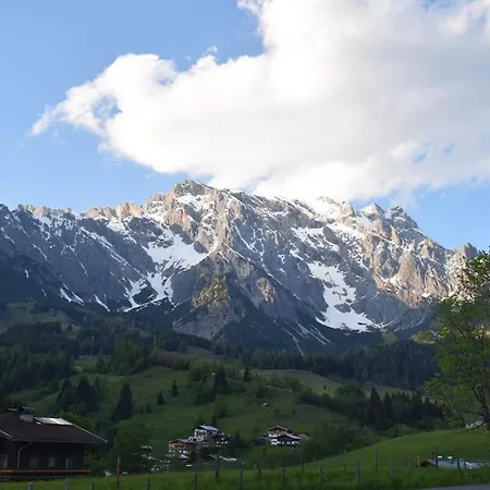Koenigsjodler Lodge, Dienten, Mountain